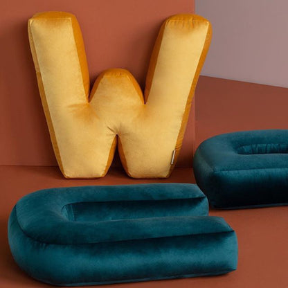 絲絨英文字母抱枕 A–Z 兒童安撫枕／房間佈置 Velvet Letter Cushion (A–Z)