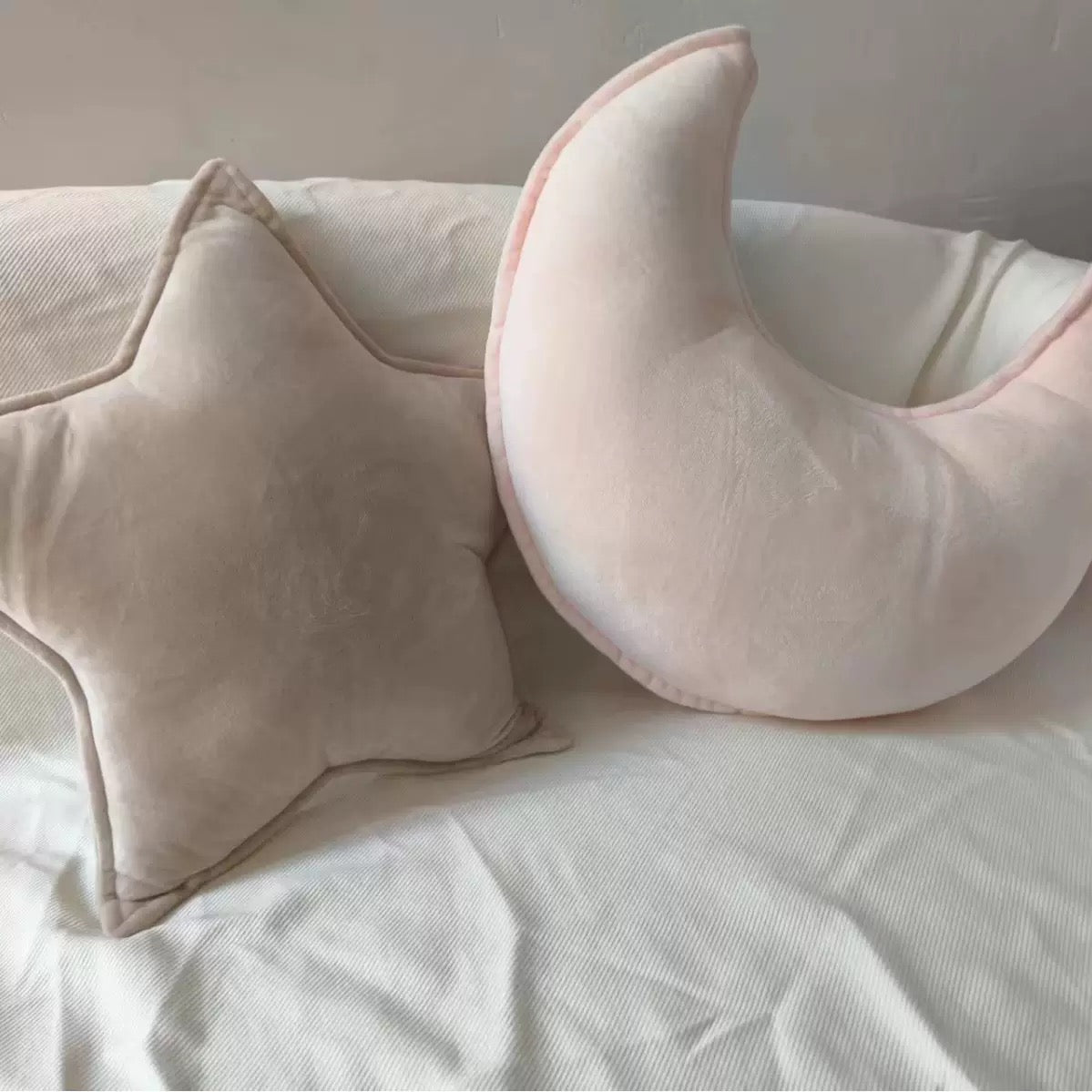 北歐風星星月亮絲絨抱枕 兒童房安撫枕／拍照道具 40cm Velvet Star & Moon Cushion