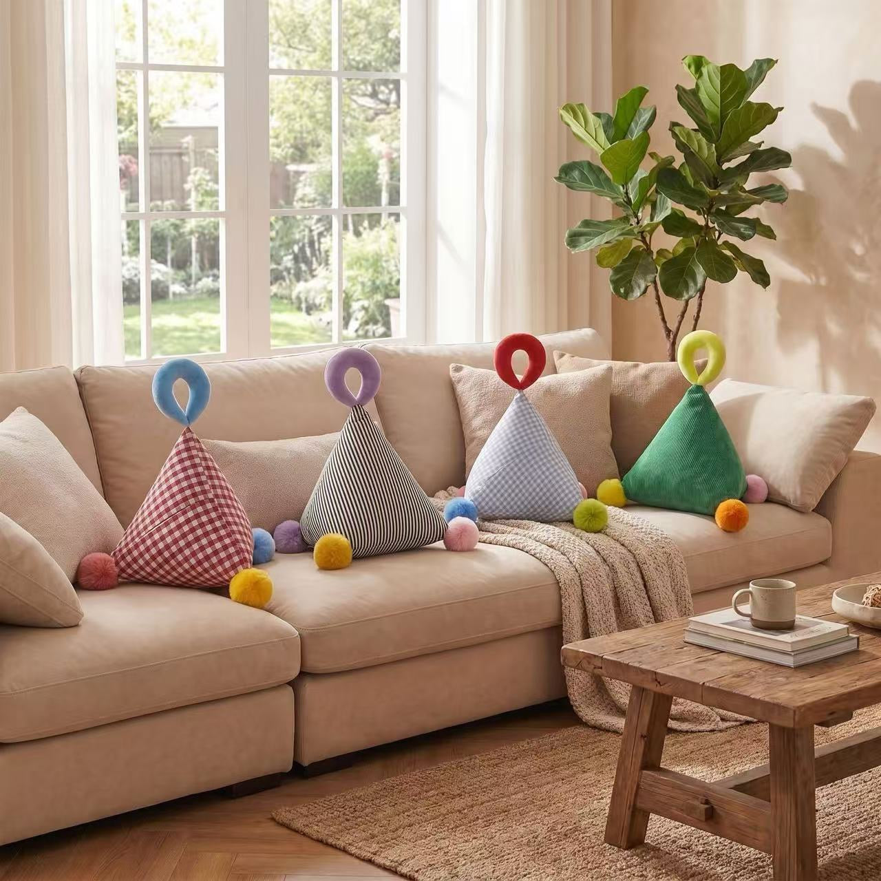 三角提手毛球感統抱枕（一套4款）30cm Triangle Pom-Pom Handle Sensory Cushion – Set of 4