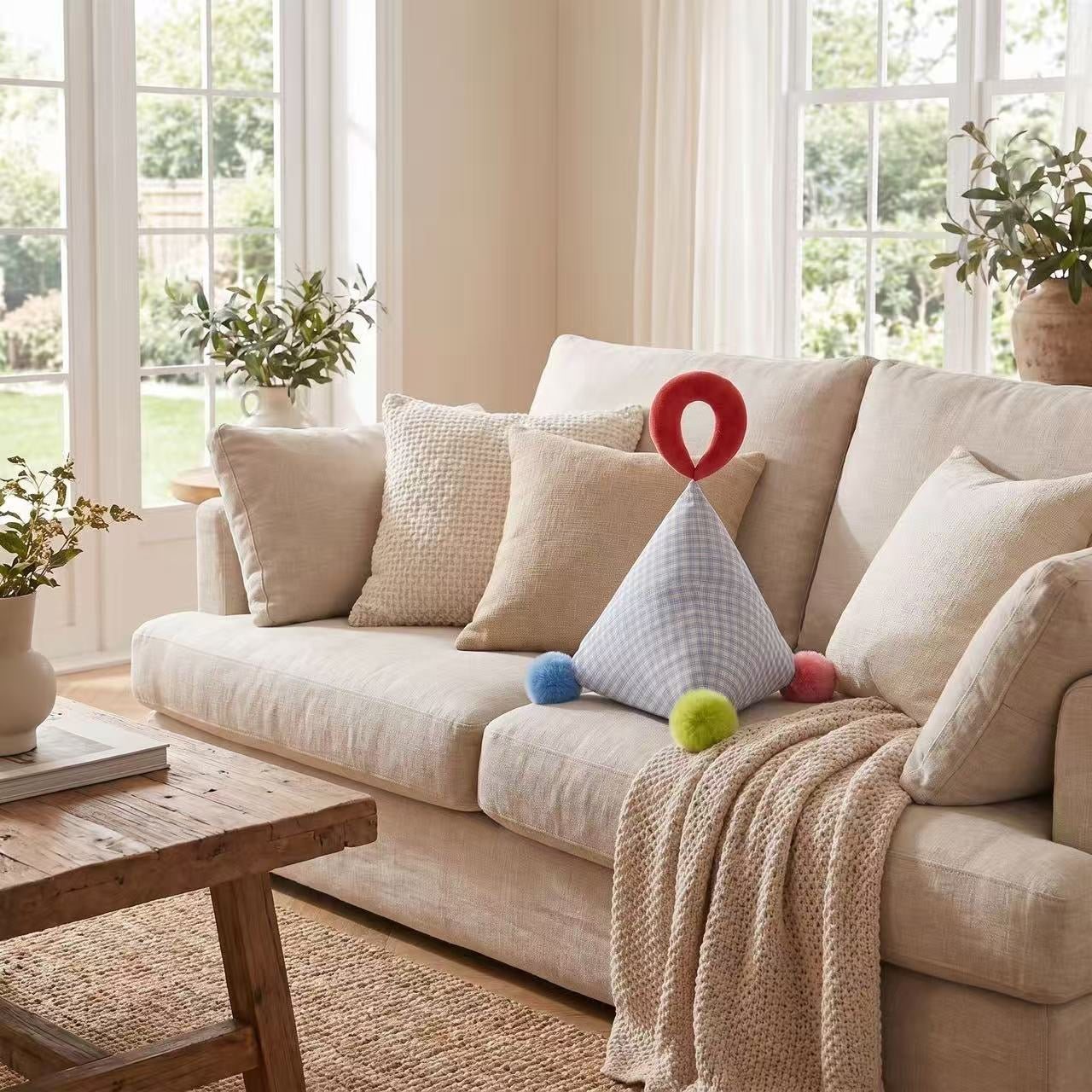 三角提手毛球感統抱枕（一套4款）30cm Triangle Pom-Pom Handle Sensory Cushion – Set of 4