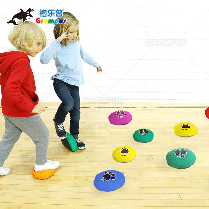 Grampus 動物腳印過河石 Animal Footprint Stepping Stones (Set of 12)